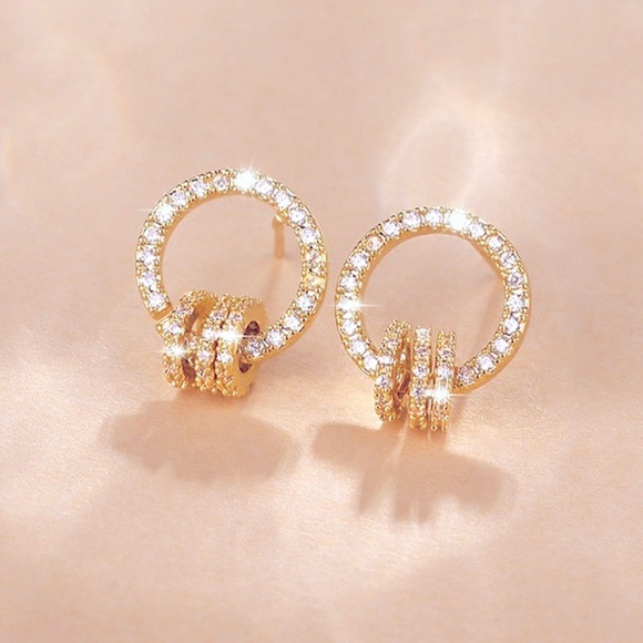 Jewelry - 💎 BOGO❗️PRICE🔻 Dangling Rings on a circle Zirconia Stud Earrings loop